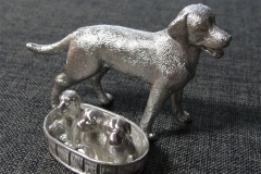 Zinn-Labrador-mit-Welpen-01